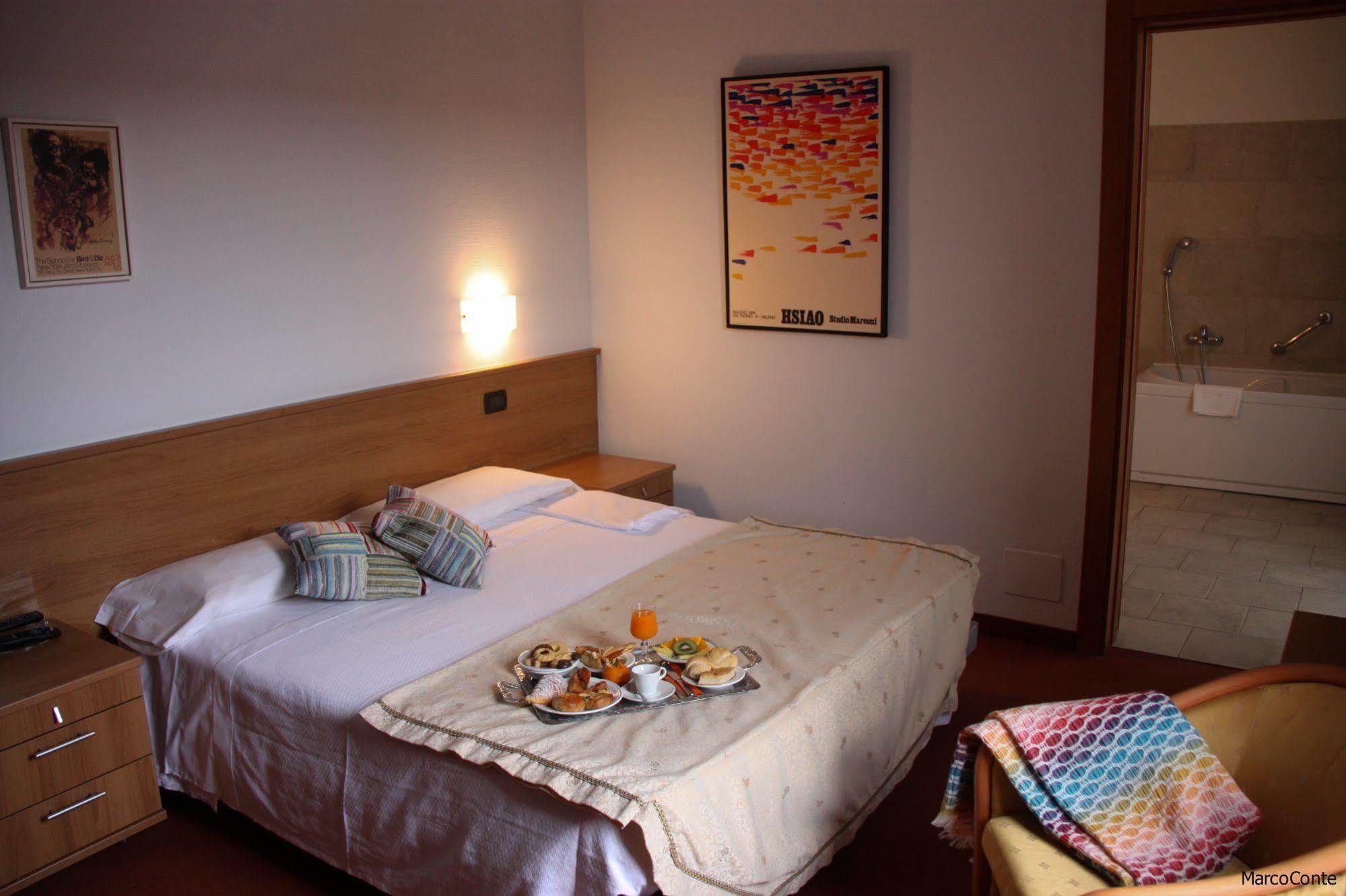 Hotel Lux Alessandria Eksteriør billede